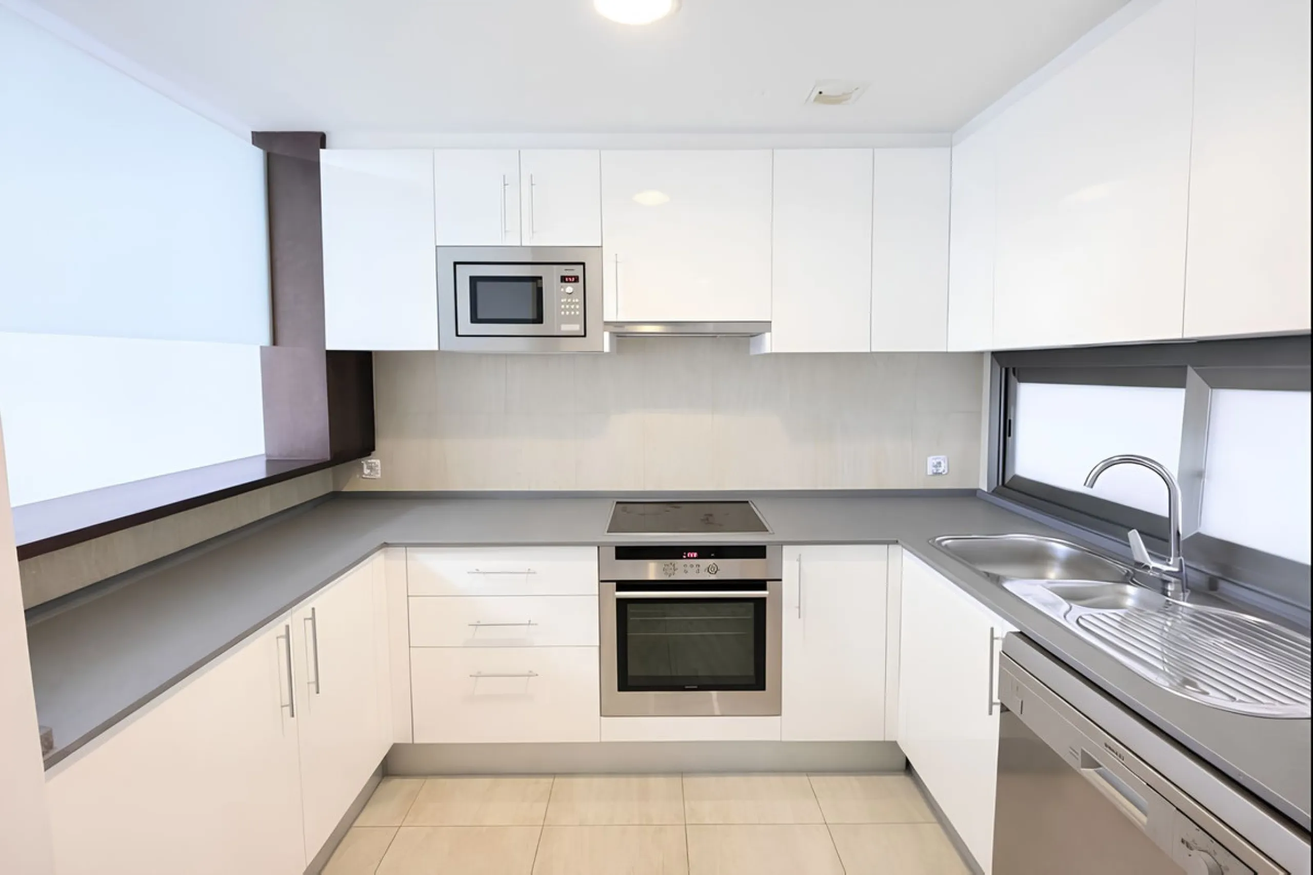 Looking for a spacious apartment with a west-facing terrace in a well maintained community with multiple swimming pools? We are delighted to present this immaculate first-floor, two-bedroom apartment, where both bedrooms benefit from en-suite bathrooms, o