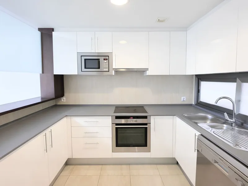Looking for a spacious apartment with a west-facing terrace in a well maintained community with multiple swimming pools? We are delighted to present this immaculate first-floor, two-bedroom apartment, where both bedrooms benefit from en-suite bathrooms, o