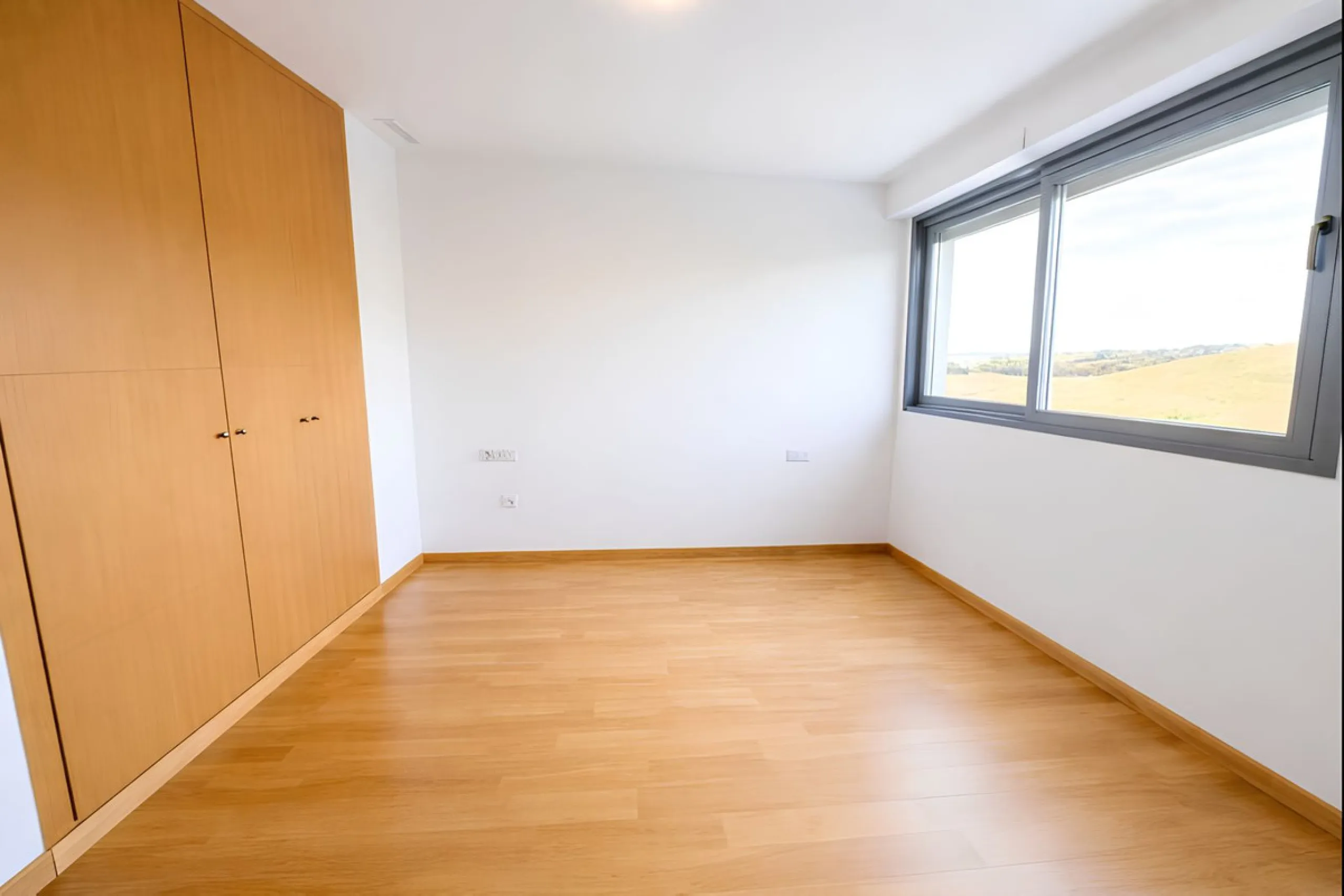 Looking for a spacious apartment with a west-facing terrace in a well maintained community with multiple swimming pools? We are delighted to present this immaculate first-floor, two-bedroom apartment, where both bedrooms benefit from en-suite bathrooms, o