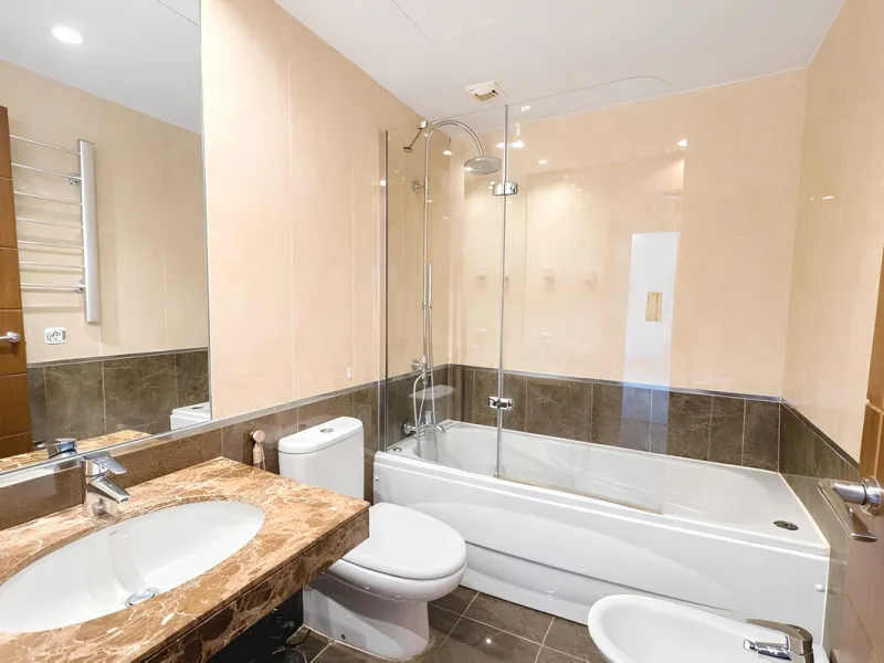 Looking for a spacious apartment with a west-facing terrace in a well maintained community with multiple swimming pools? We are delighted to present this immaculate first-floor, two-bedroom apartment, where both bedrooms benefit from en-suite bathrooms, o