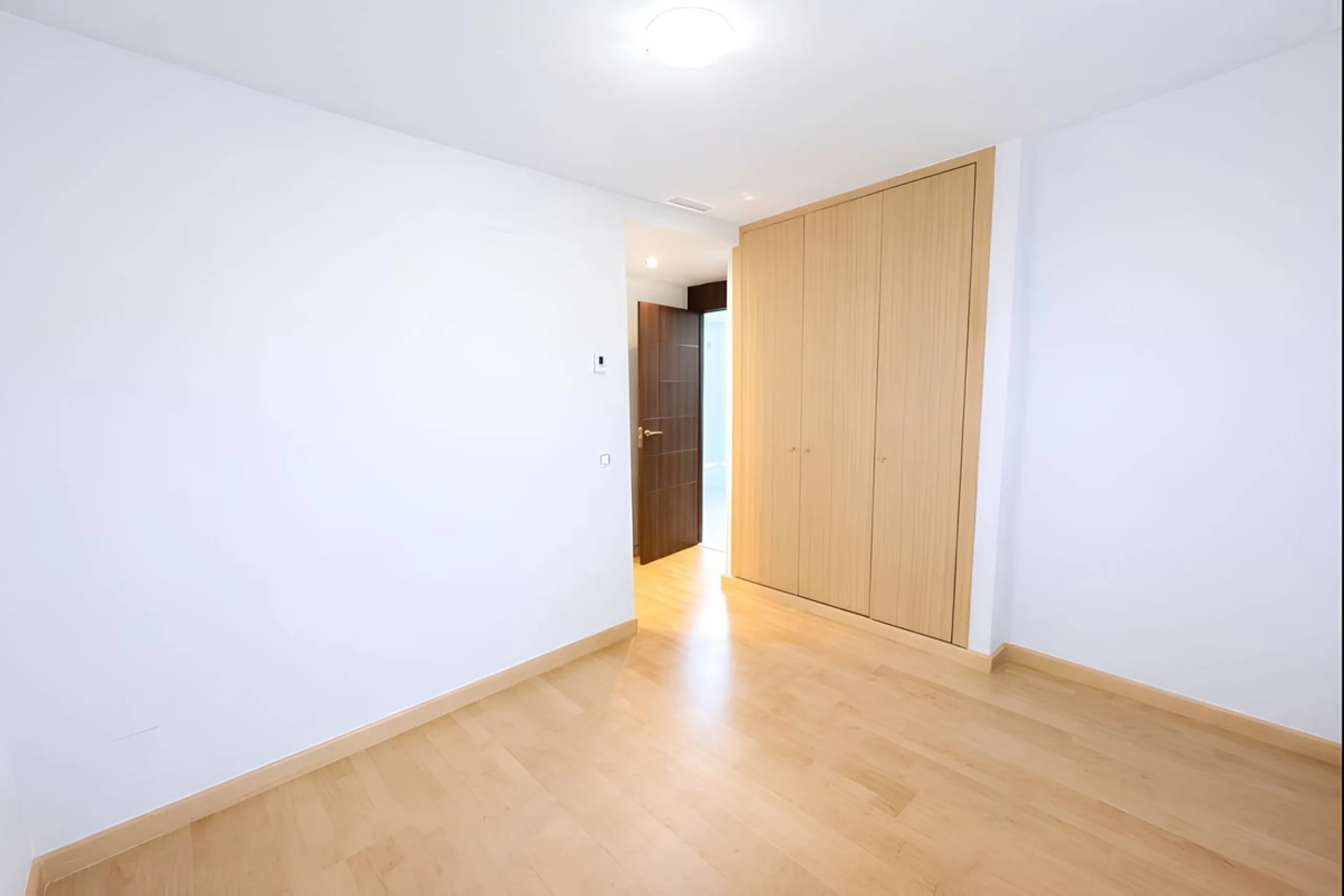Looking for a spacious apartment with a west-facing terrace in a well maintained community with multiple swimming pools? We are delighted to present this immaculate first-floor, two-bedroom apartment, where both bedrooms benefit from en-suite bathrooms, o
