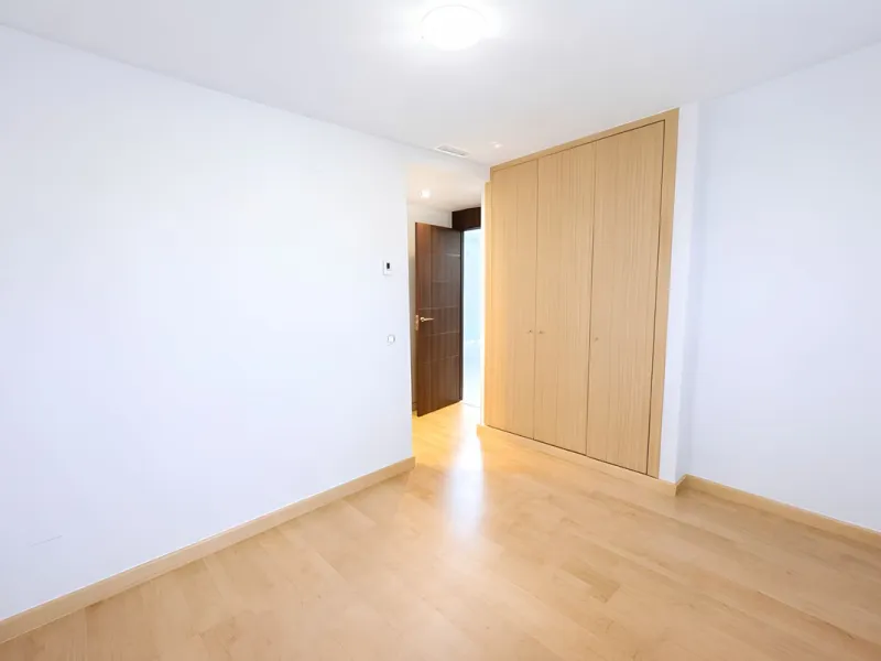 Looking for a spacious apartment with a west-facing terrace in a well maintained community with multiple swimming pools? We are delighted to present this immaculate first-floor, two-bedroom apartment, where both bedrooms benefit from en-suite bathrooms, o