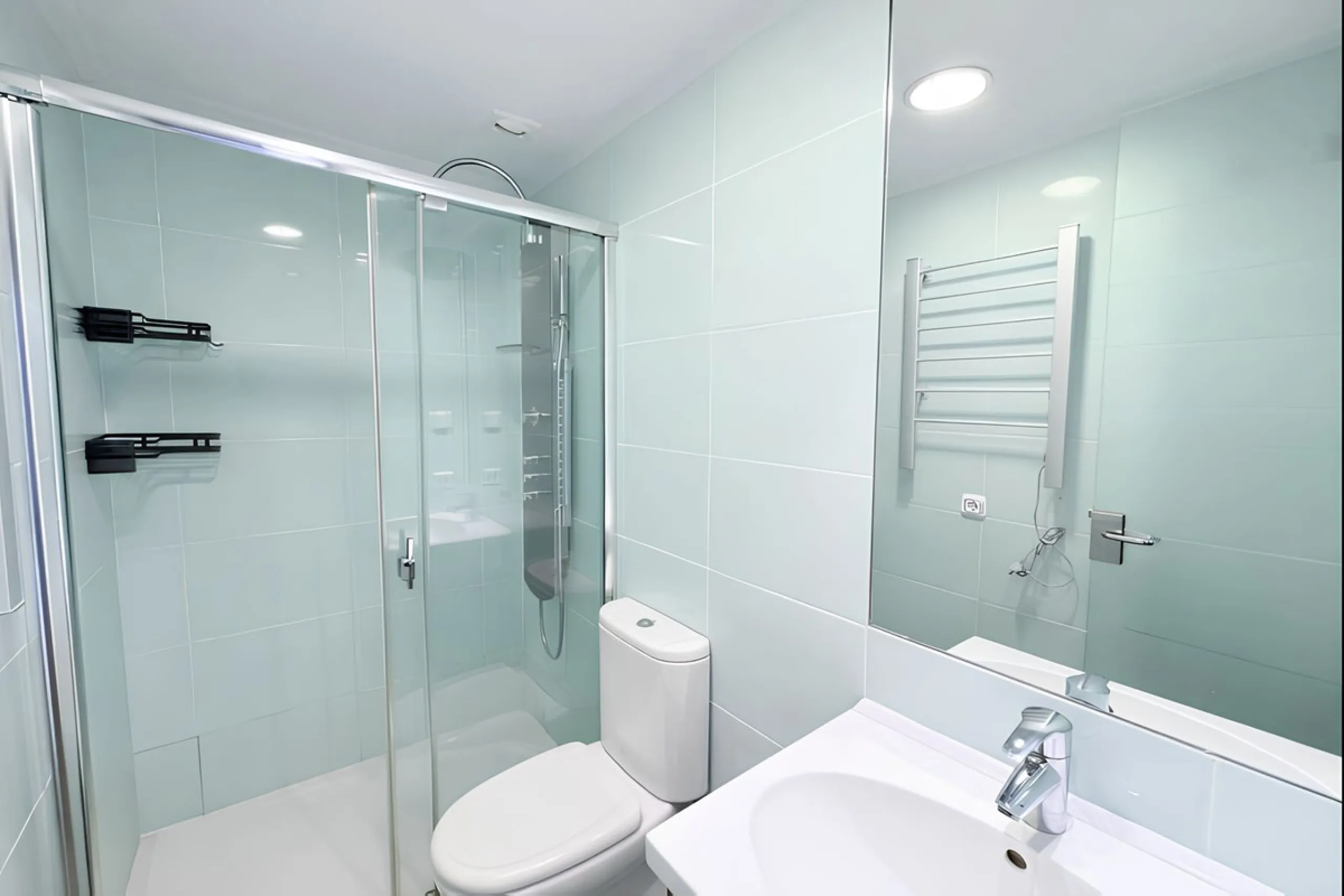 Looking for a spacious apartment with a west-facing terrace in a well maintained community with multiple swimming pools? We are delighted to present this immaculate first-floor, two-bedroom apartment, where both bedrooms benefit from en-suite bathrooms, o