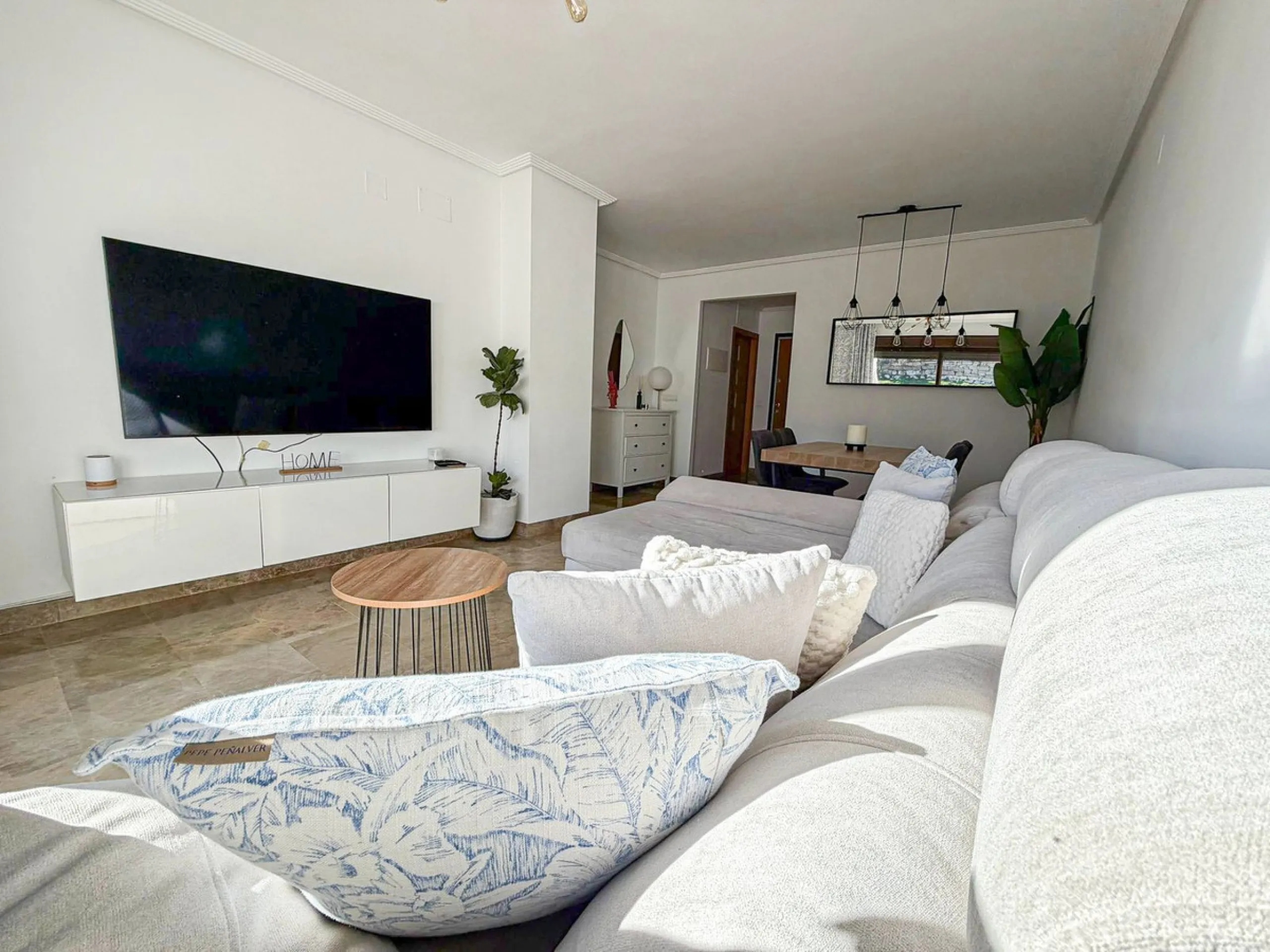 Bright apartment in Golf Hills urbanisation, with large terrace and garage in Selwo – La Resina