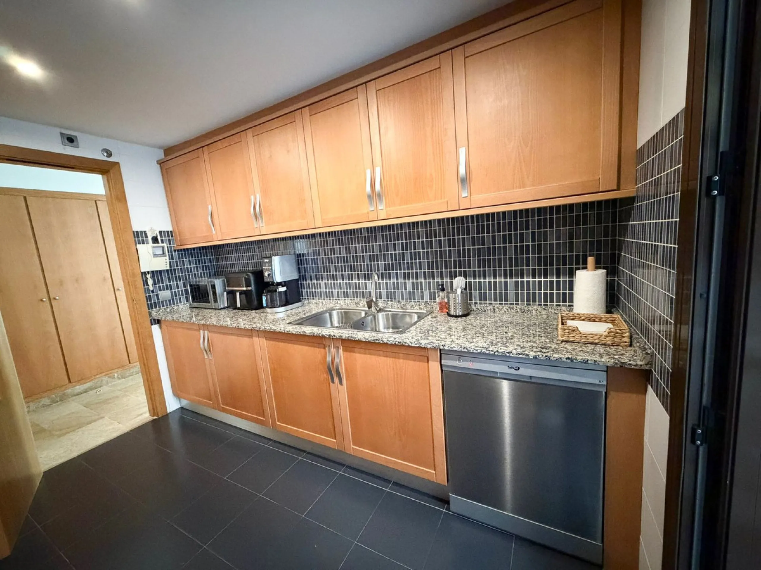 Bright apartment in Golf Hills urbanisation, with large terrace and garage in Selwo – La Resina