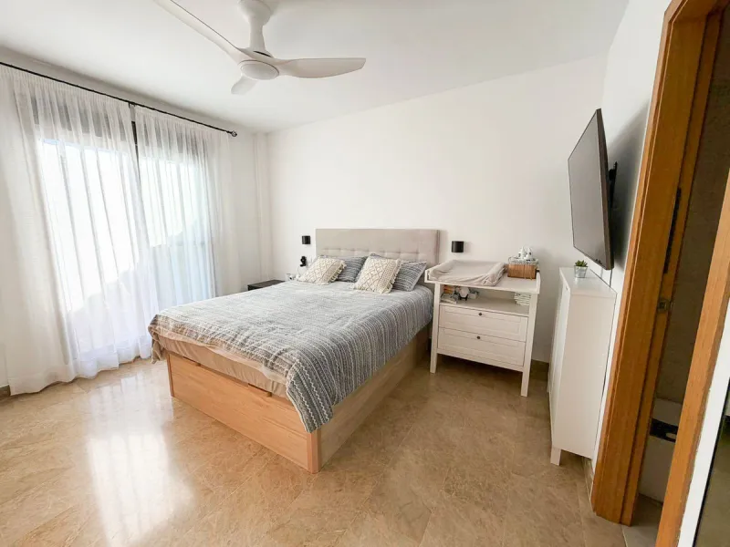 Bright apartment in Golf Hills urbanisation, with large terrace and garage in Selwo – La Resina