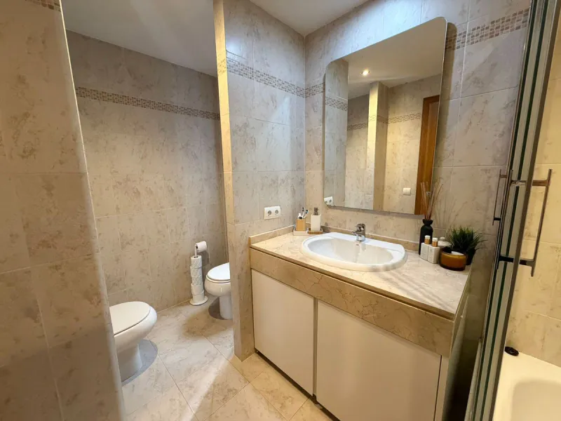 Bright apartment in Golf Hills urbanisation, with large terrace and garage in Selwo – La Resina