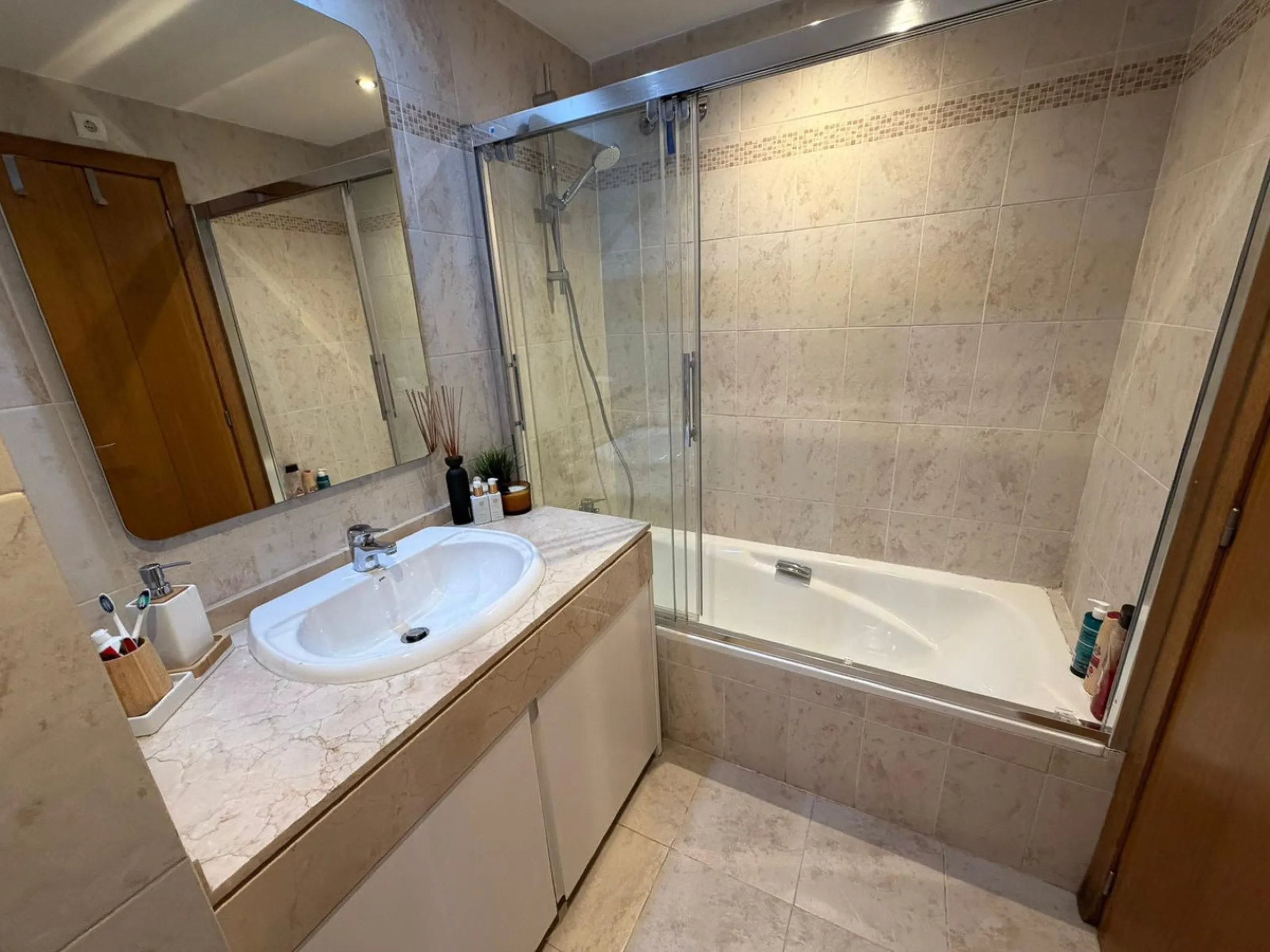 Bright apartment in Golf Hills urbanisation, with large terrace and garage in Selwo – La Resina