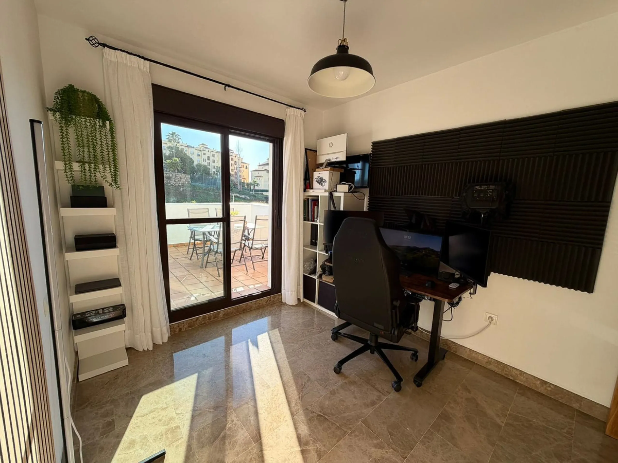 Bright apartment in Golf Hills urbanisation, with large terrace and garage in Selwo – La Resina