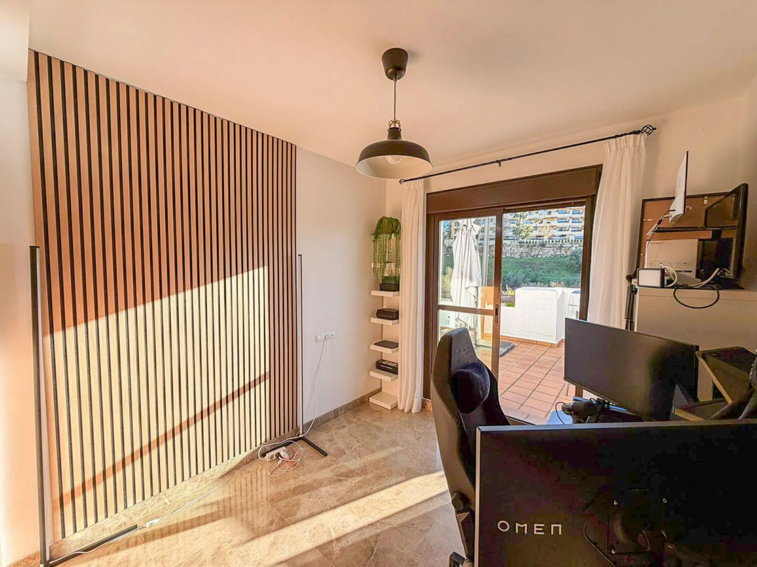 Bright apartment in Golf Hills urbanisation, with large terrace and garage in Selwo – La Resina