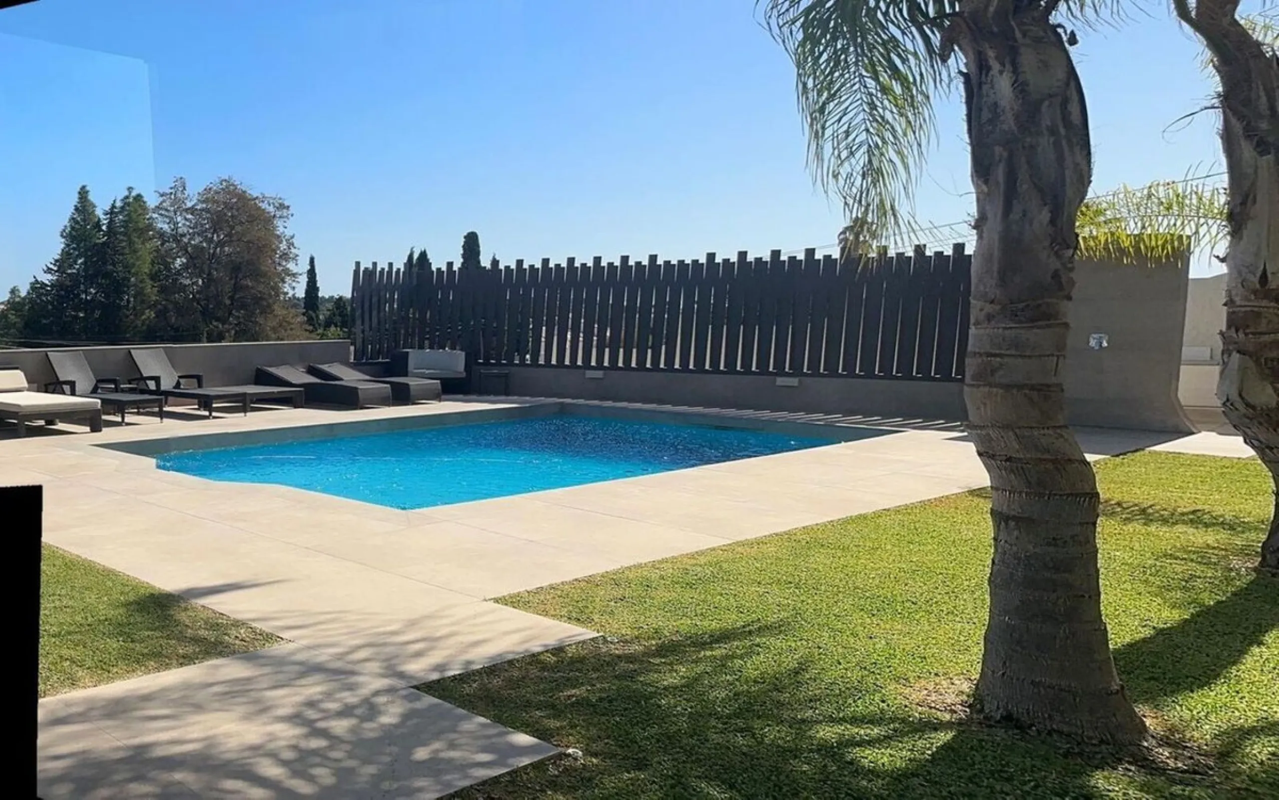 House - Detached Villa в продаже в Marbella, Málaga. В доме 2 спален и 1 ванных комнат. Площадь дома 80 м². Площадь участка 1440 м²
