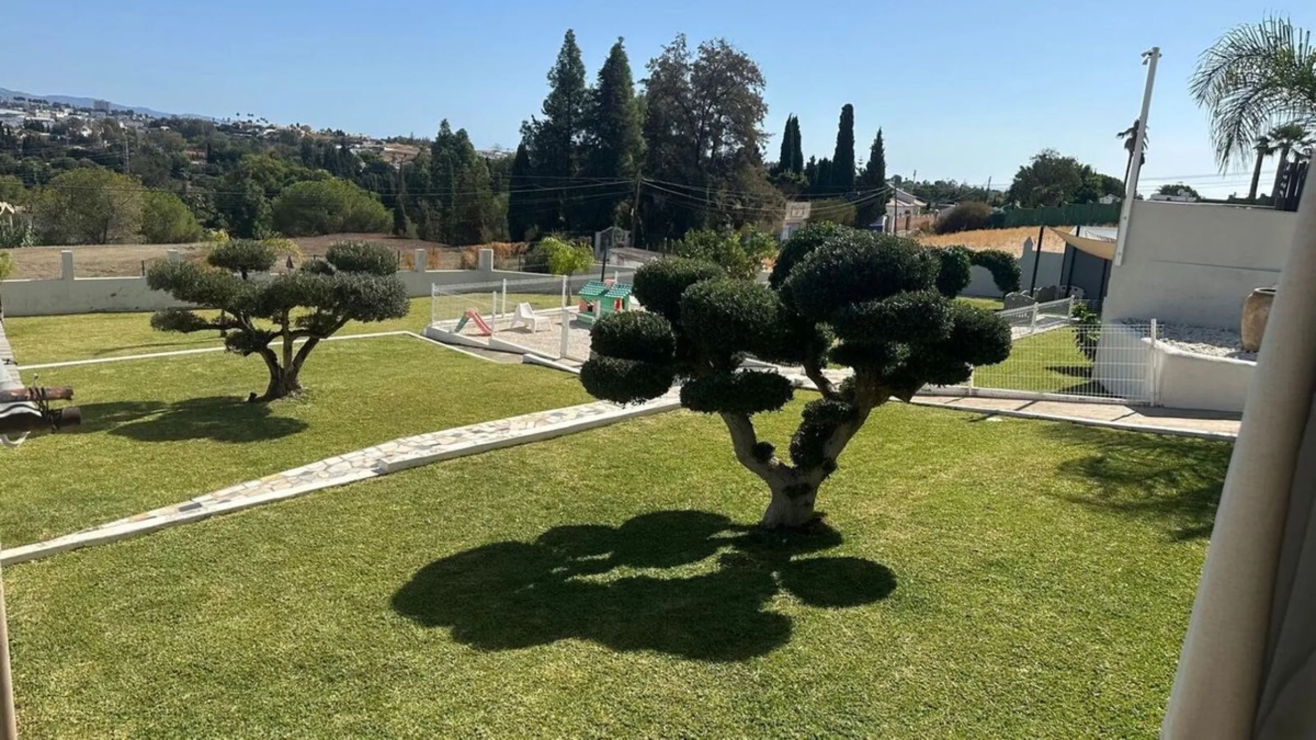 House - Detached Villa в продаже в Marbella, Málaga. В доме 2 спален и 1 ванных комнат. Площадь дома 80 м². Площадь участка 1440 м²
