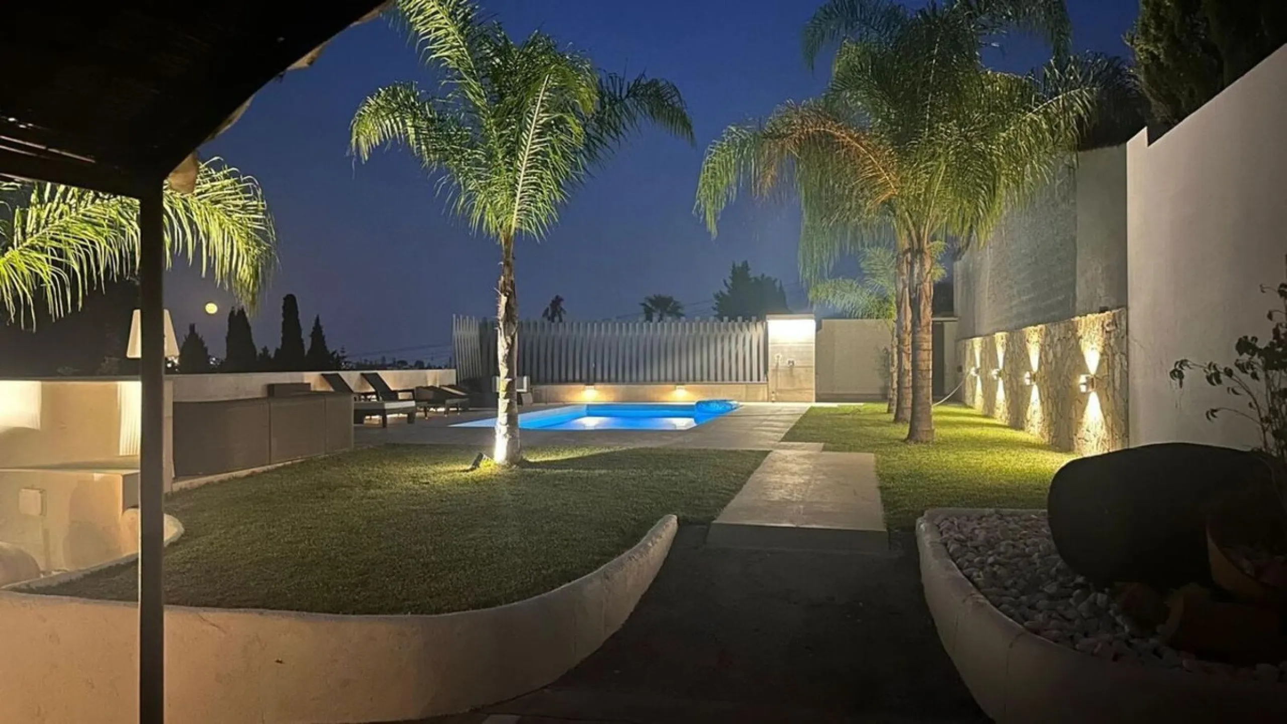 House - Detached Villa в продаже в Marbella, Málaga. В доме 2 спален и 1 ванных комнат. Площадь дома 80 м². Площадь участка 1440 м²