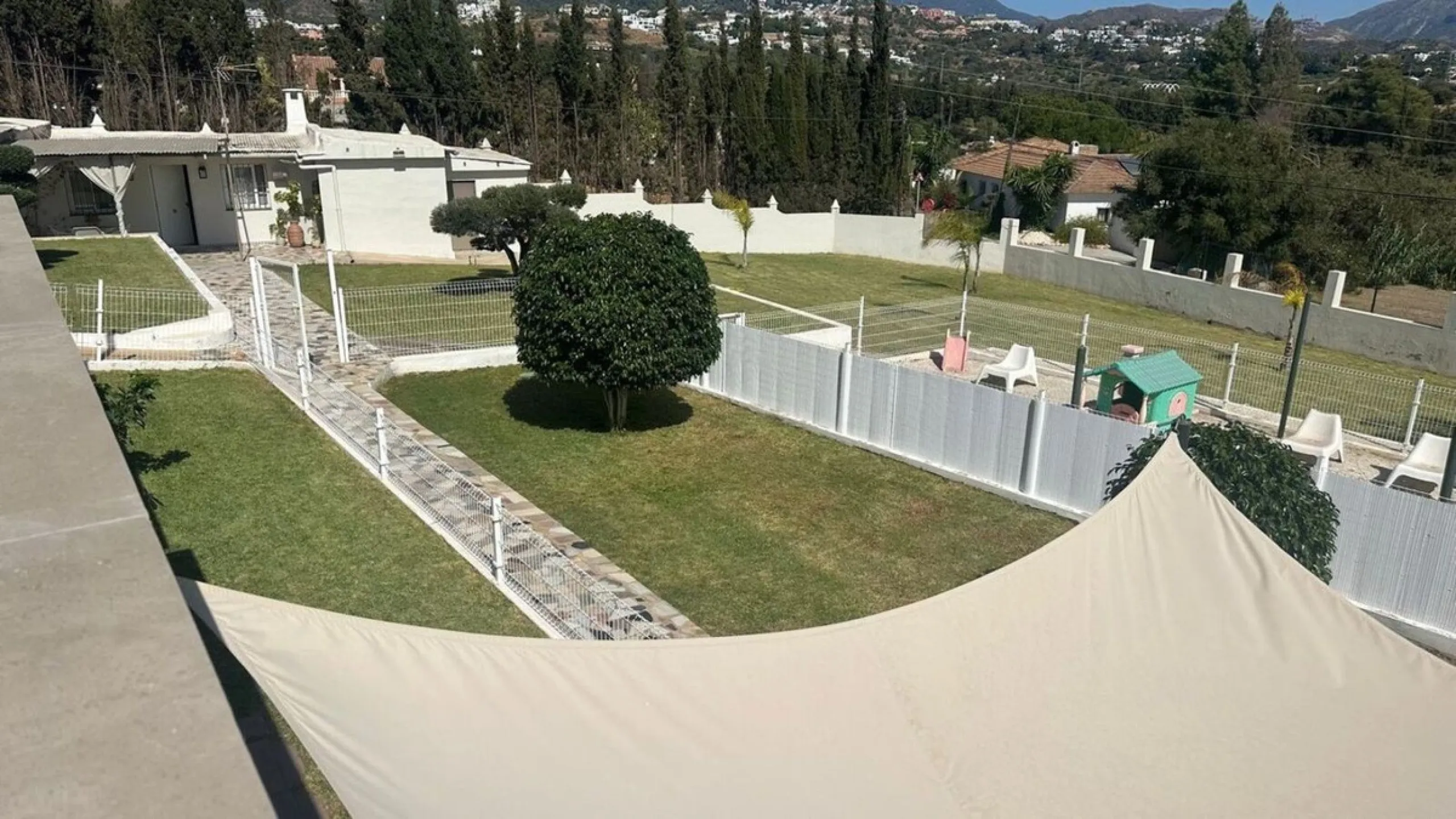 House - Detached Villa в продаже в Marbella, Málaga. В доме 2 спален и 1 ванных комнат. Площадь дома 80 м². Площадь участка 1440 м²