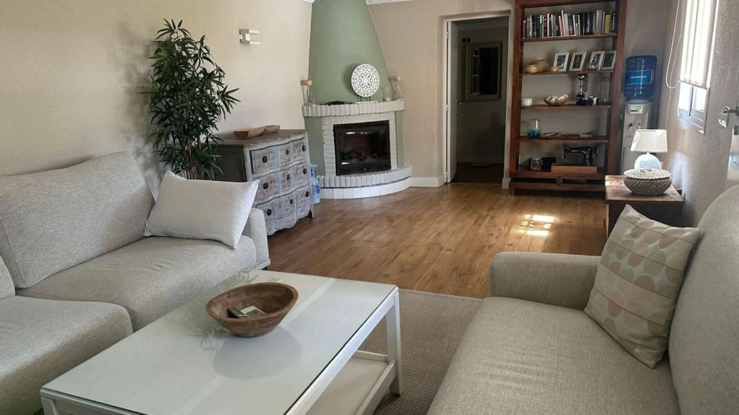 House - Detached Villa в продаже в Marbella, Málaga. В доме 2 спален и 1 ванных комнат. Площадь дома 80 м². Площадь участка 1440 м²