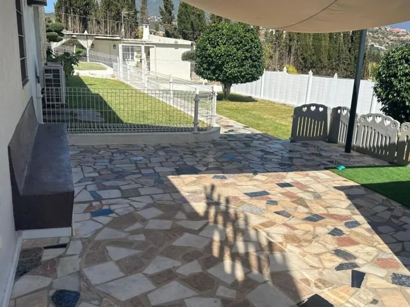 House - Detached Villa в продаже в Marbella, Málaga. В доме 2 спален и 1 ванных комнат. Площадь дома 80 м². Площадь участка 1440 м²