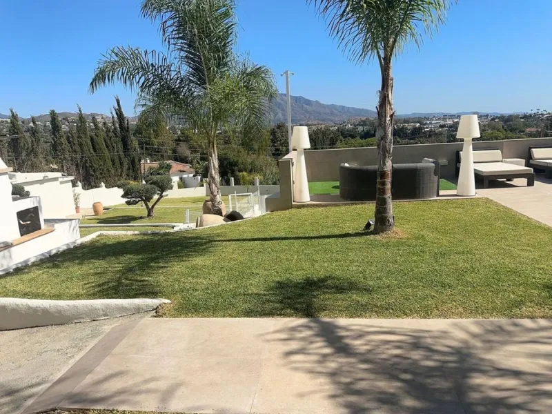 House - Detached Villa в продаже в Marbella, Málaga. В доме 2 спален и 1 ванных комнат. Площадь дома 80 м². Площадь участка 1440 м²