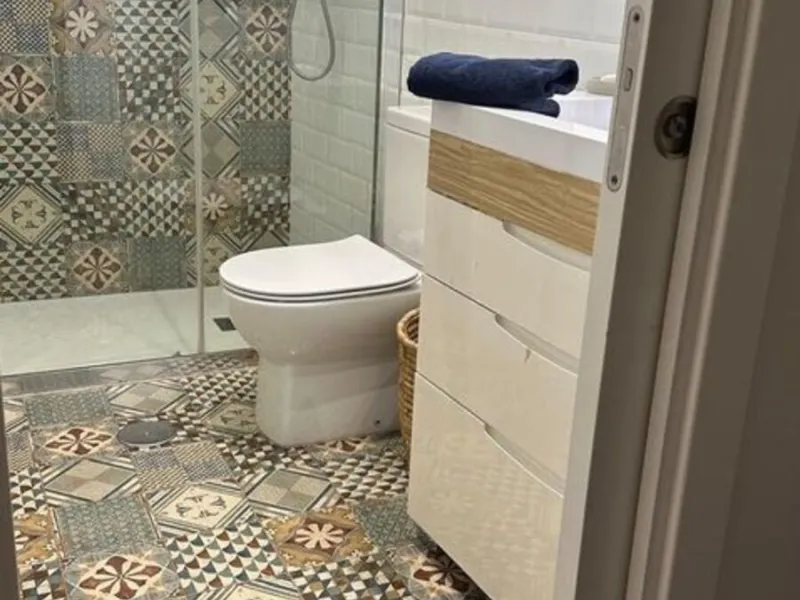 House - Detached Villa в продаже в Marbella, Málaga. В доме 2 спален и 1 ванных комнат. Площадь дома 80 м². Площадь участка 1440 м²