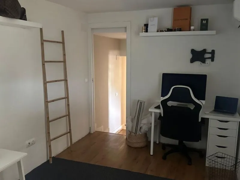 House - Detached Villa в продаже в Marbella, Málaga. В доме 2 спален и 1 ванных комнат. Площадь дома 80 м². Площадь участка 1440 м²