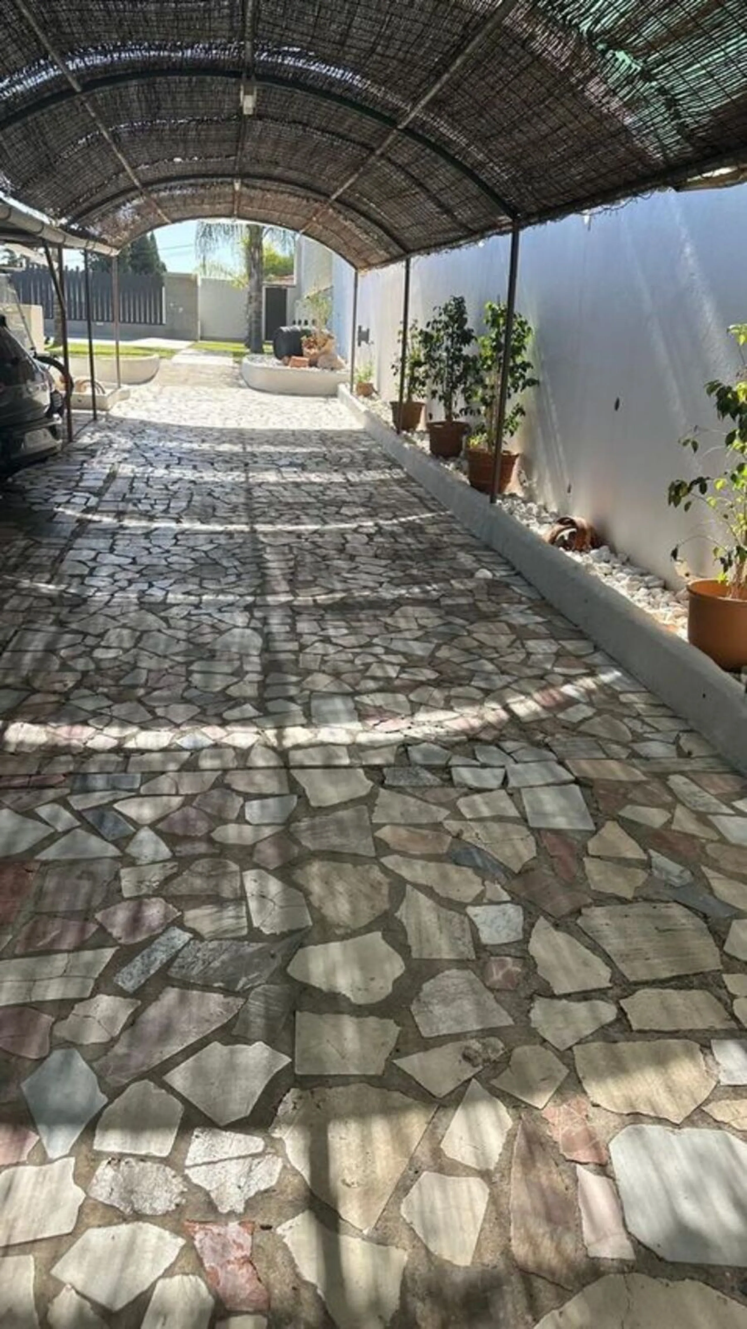 House - Detached Villa в продаже в Marbella, Málaga. В доме 2 спален и 1 ванных комнат. Площадь дома 80 м². Площадь участка 1440 м²