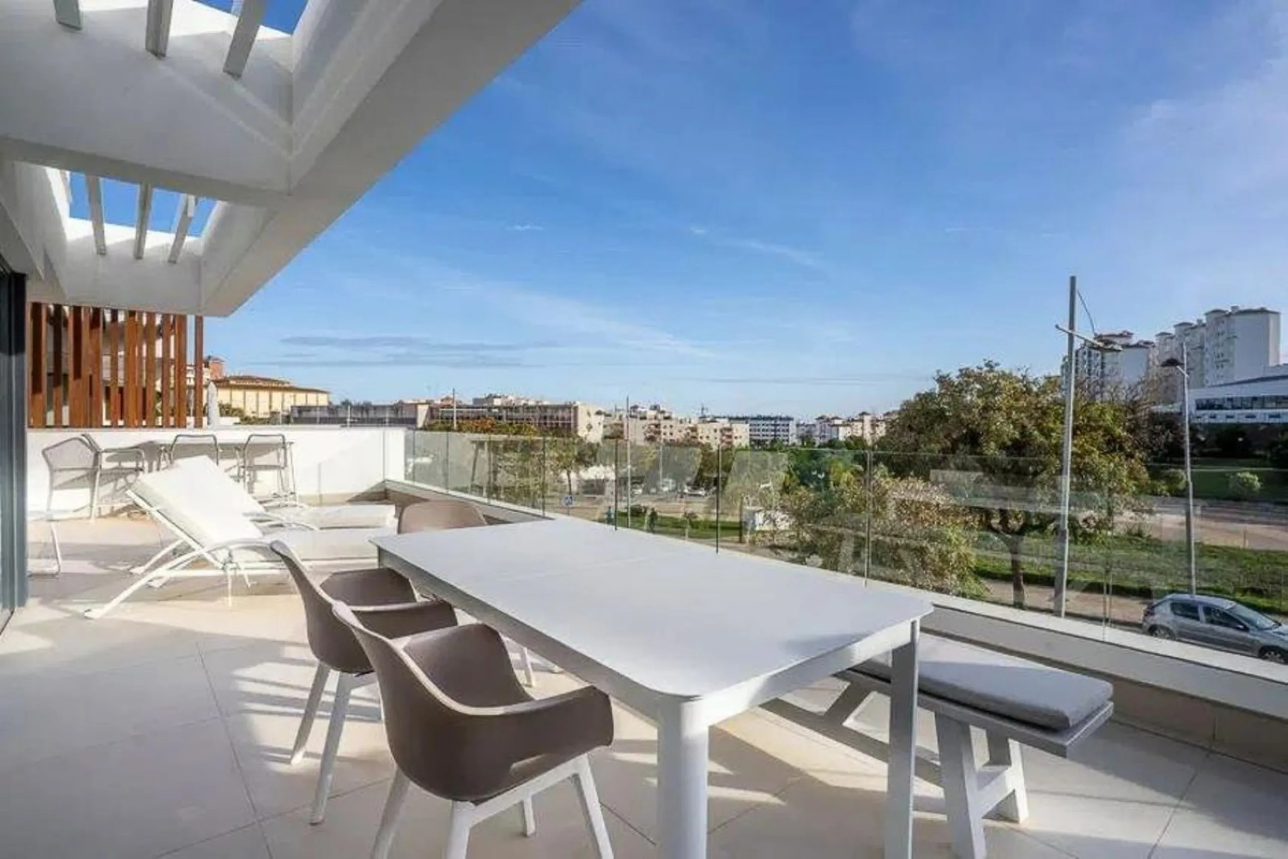 Apartment - Middle Floor Apartment в продаже в Estepona, Málaga. В доме 3 спален и 2 ванных комнат. Площадь дома 106 м²