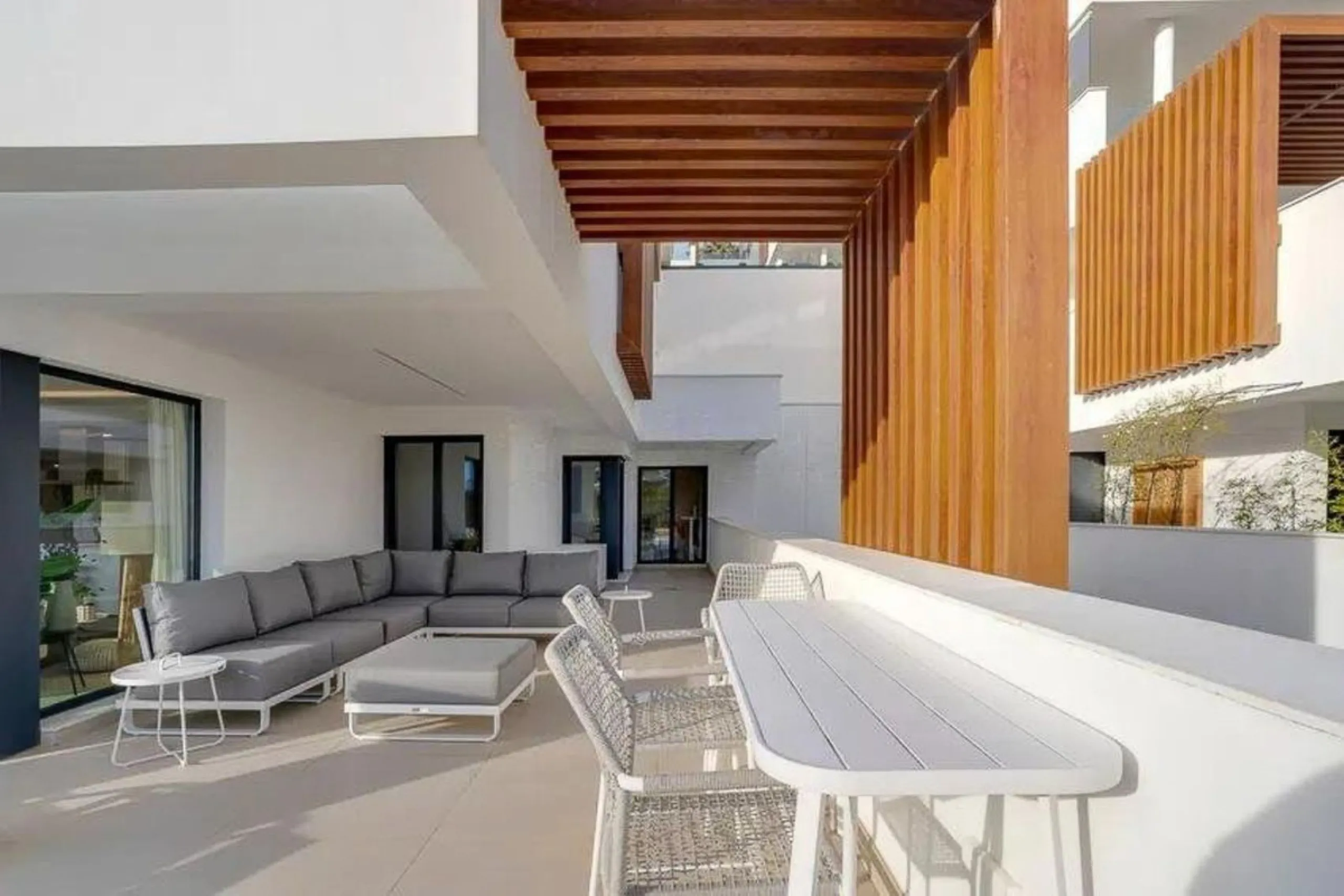 Apartment - Middle Floor Apartment в продаже в Estepona, Málaga. В доме 3 спален и 2 ванных комнат. Площадь дома 106 м²