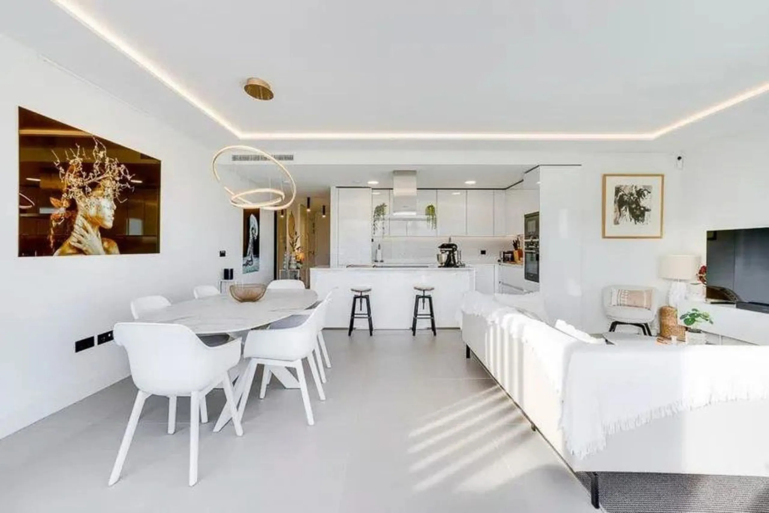 Apartment - Middle Floor Apartment в продаже в Estepona, Málaga. В доме 3 спален и 2 ванных комнат. Площадь дома 106 м²