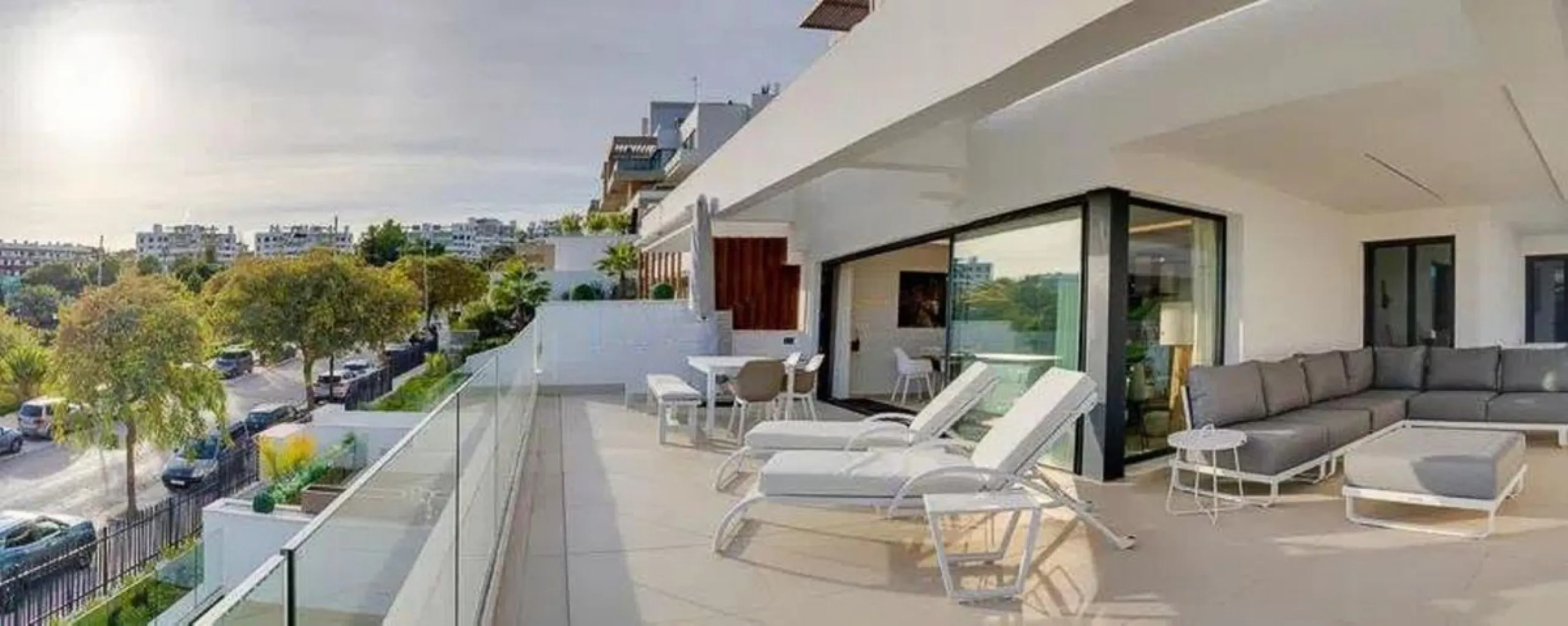 Apartment - Middle Floor Apartment в продаже в Estepona, Málaga. В доме 3 спален и 2 ванных комнат. Площадь дома 106 м²