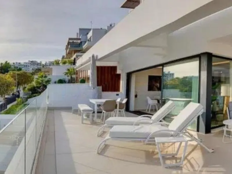 Apartment - Middle Floor Apartment в продаже в Estepona, Málaga. В доме 3 спален и 2 ванных комнат. Площадь дома 106 м²