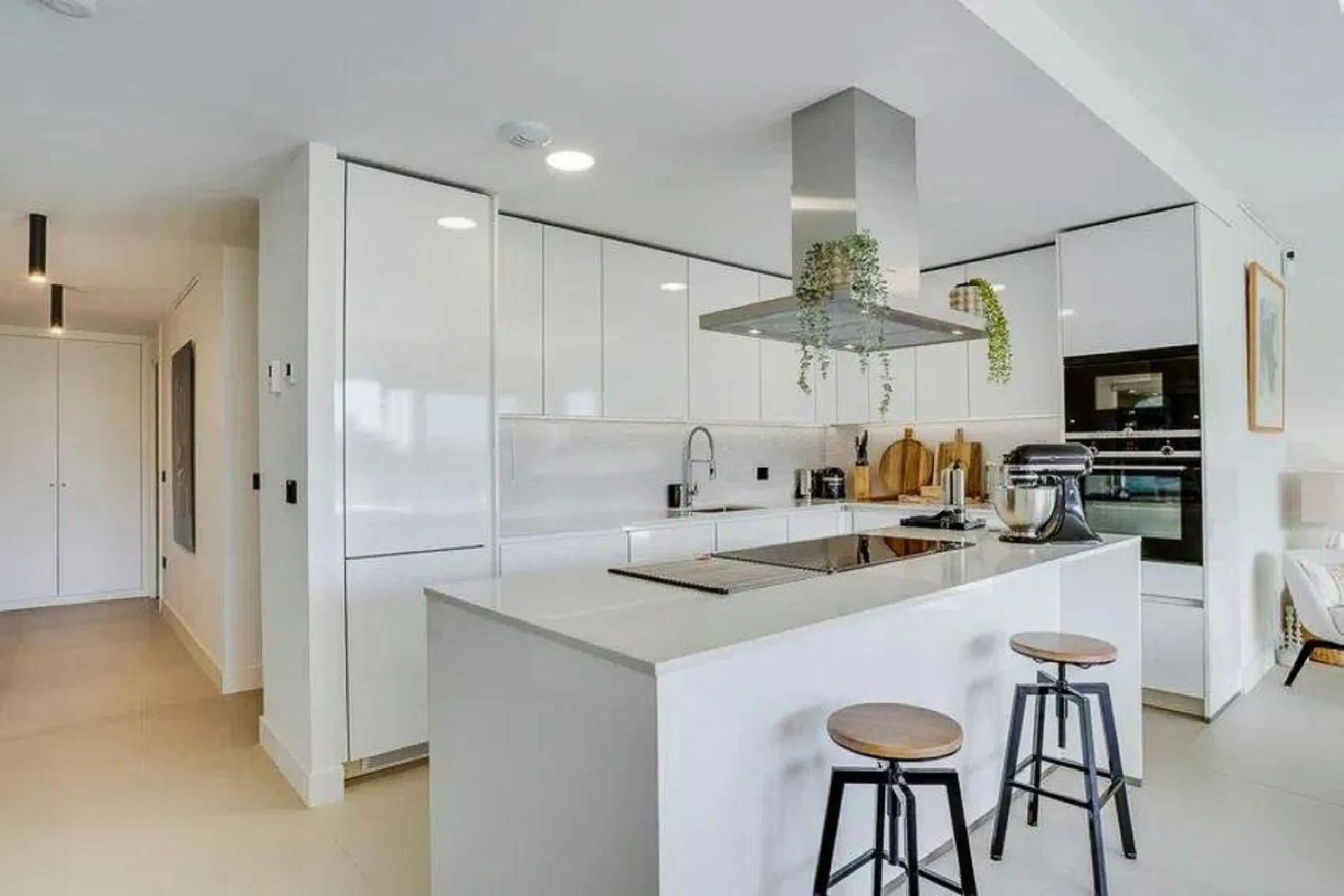 Apartment - Middle Floor Apartment в продаже в Estepona, Málaga. В доме 3 спален и 2 ванных комнат. Площадь дома 106 м²