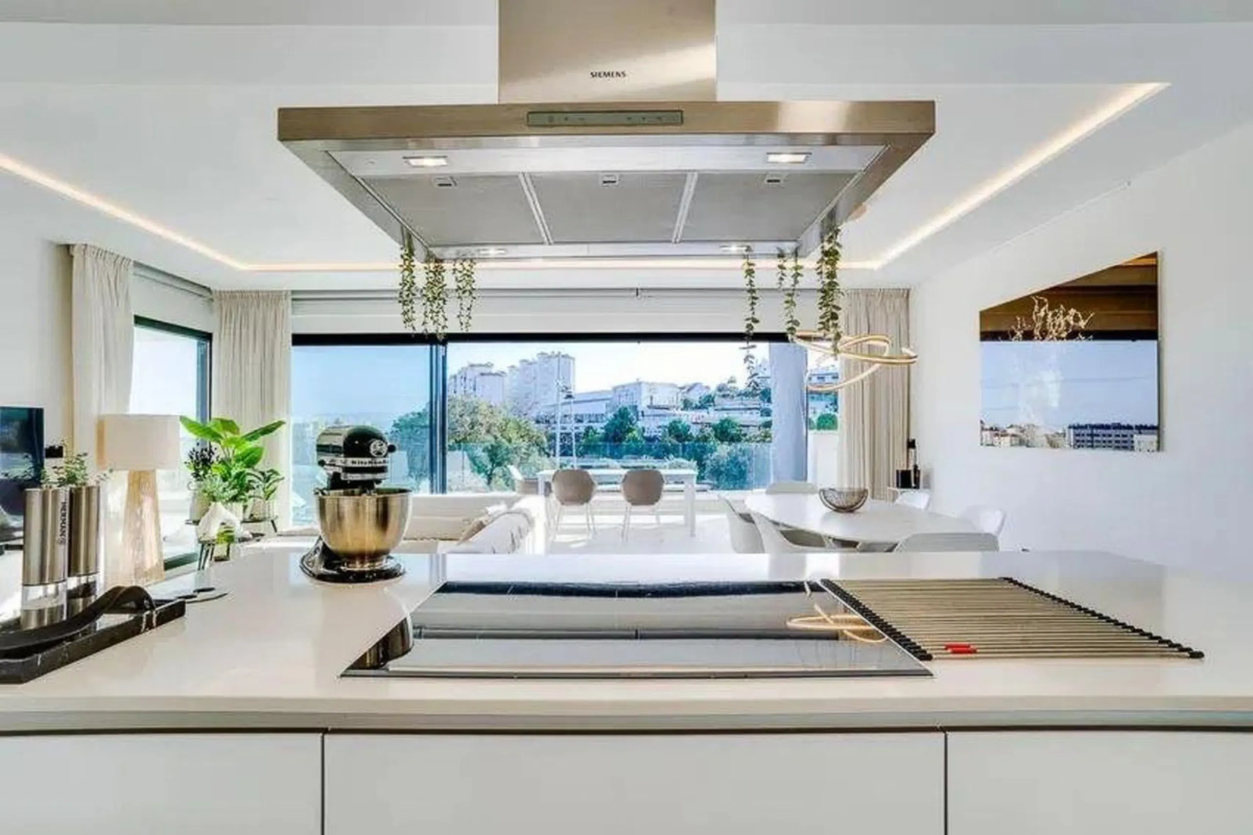 Apartment - Middle Floor Apartment в продаже в Estepona, Málaga. В доме 3 спален и 2 ванных комнат. Площадь дома 106 м²