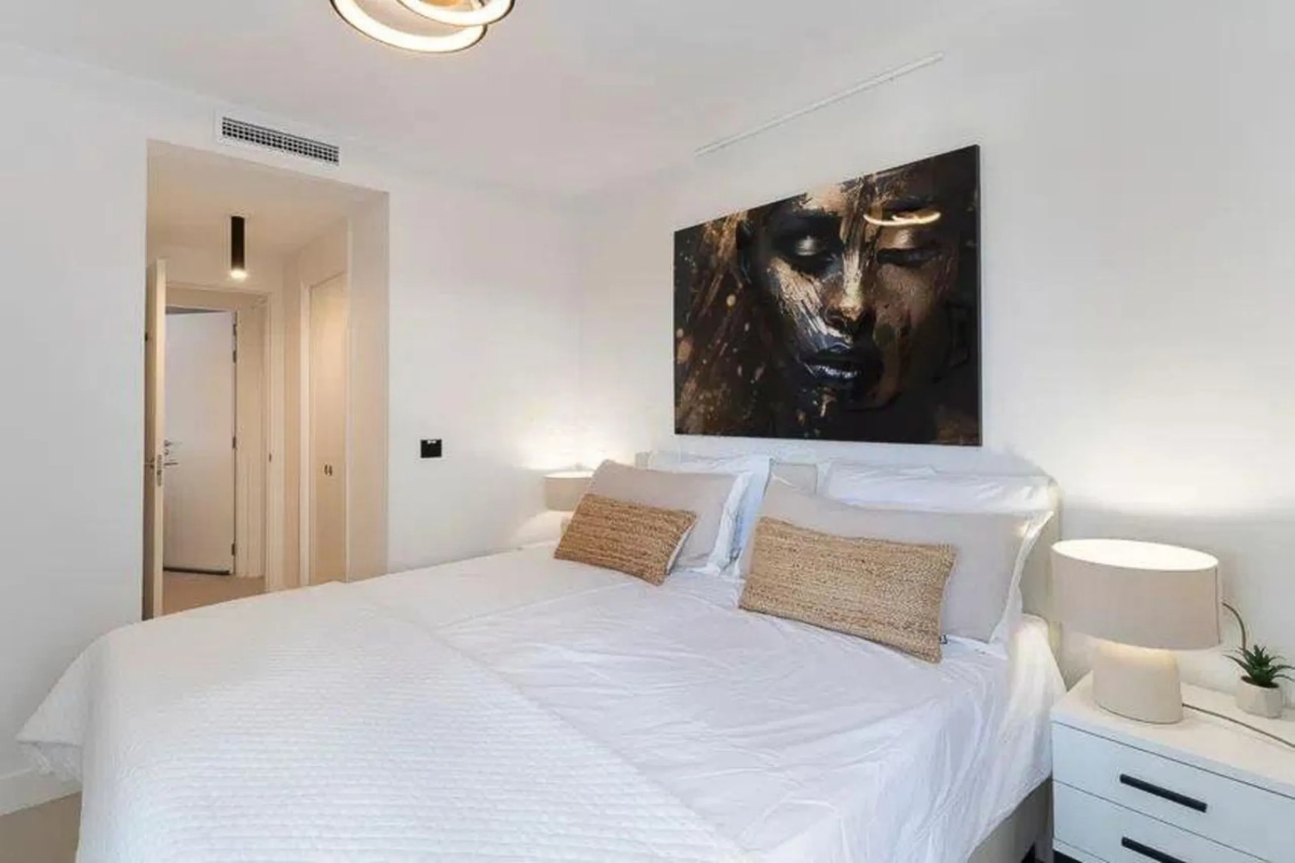 Apartment - Middle Floor Apartment в продаже в Estepona, Málaga. В доме 3 спален и 2 ванных комнат. Площадь дома 106 м²