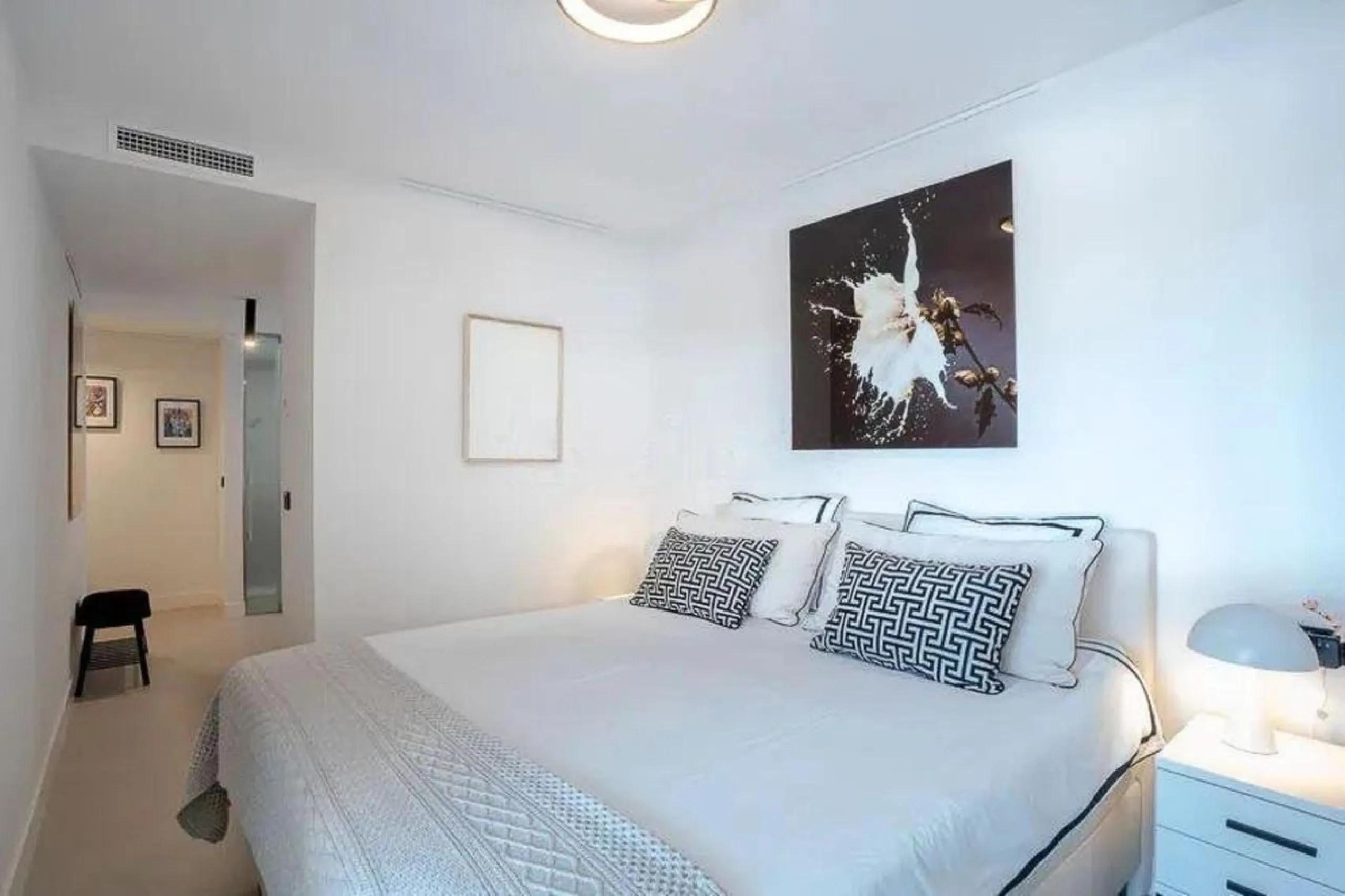 Apartment - Middle Floor Apartment в продаже в Estepona, Málaga. В доме 3 спален и 2 ванных комнат. Площадь дома 106 м²