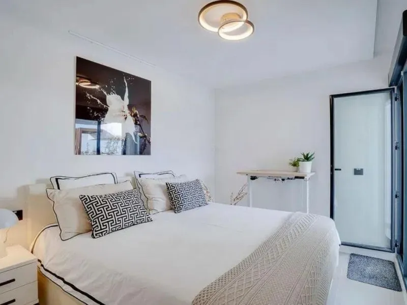 Apartment - Middle Floor Apartment в продаже в Estepona, Málaga. В доме 3 спален и 2 ванных комнат. Площадь дома 106 м²