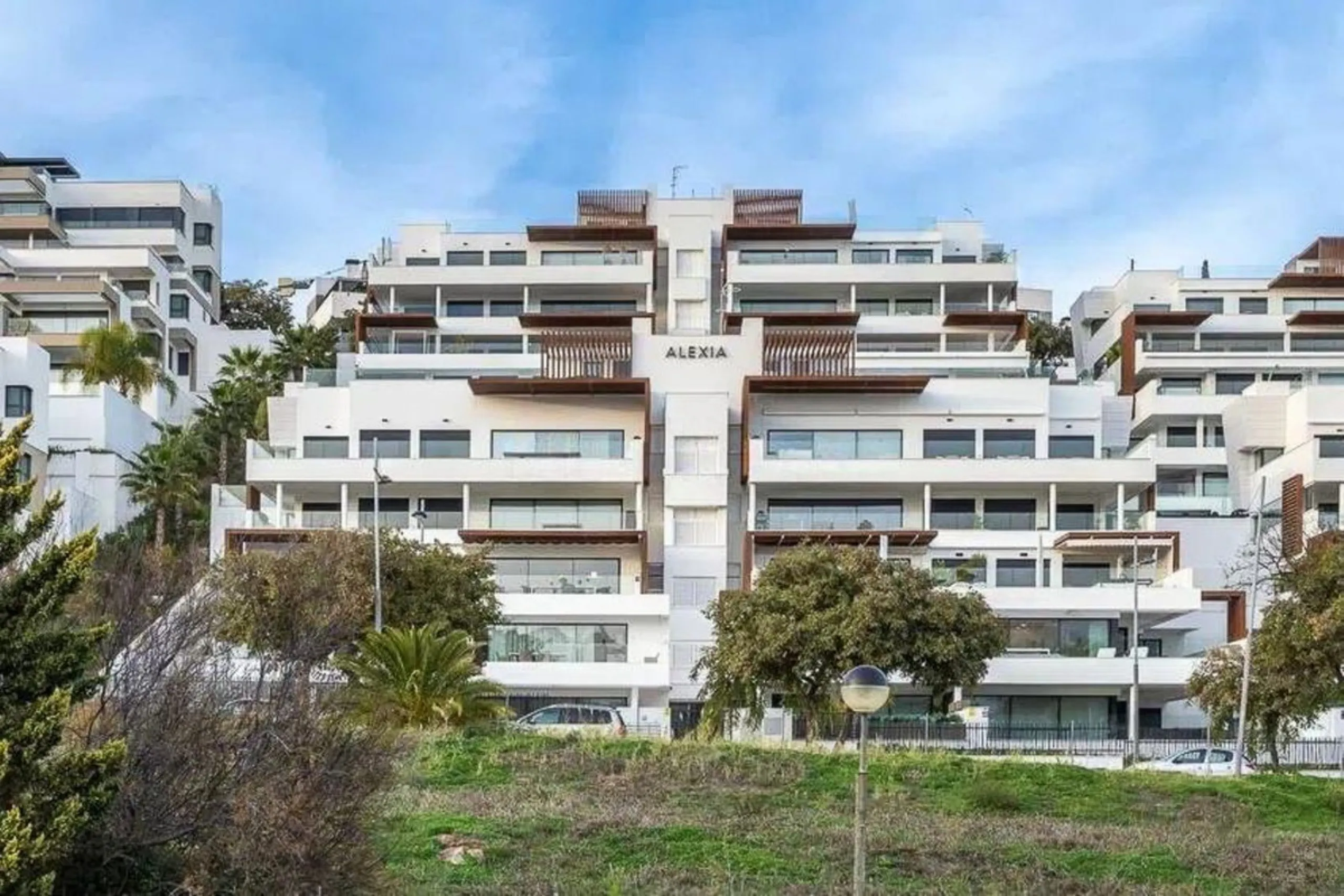 Apartment - Middle Floor Apartment в продаже в Estepona, Málaga. В доме 3 спален и 2 ванных комнат. Площадь дома 106 м²