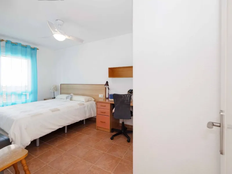 Excellent investment opportunity in Benalmádena Costa, one of the most sought-after areas on the Costa del Sol. This Townhouse built in 1999, has a constructed area of 148 m² and offers endless possibilities for those looking to renovate and achieve a hig