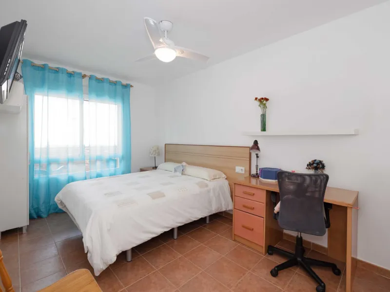 Excellent investment opportunity in Benalmádena Costa, one of the most sought-after areas on the Costa del Sol. This Townhouse built in 1999, has a constructed area of 148 m² and offers endless possibilities for those looking to renovate and achieve a hig