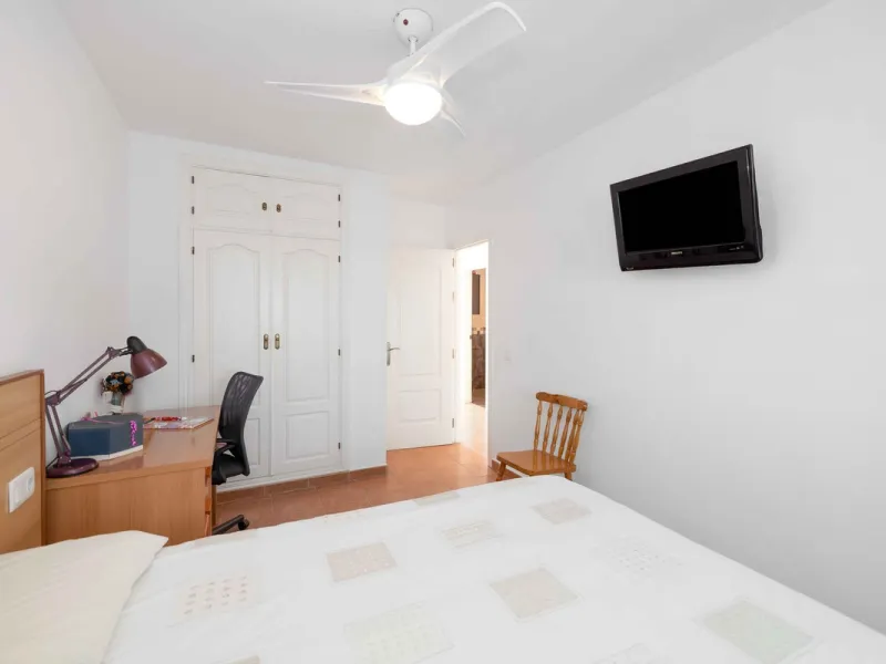 Excellent investment opportunity in Benalmádena Costa, one of the most sought-after areas on the Costa del Sol. This Townhouse built in 1999, has a constructed area of 148 m² and offers endless possibilities for those looking to renovate and achieve a hig