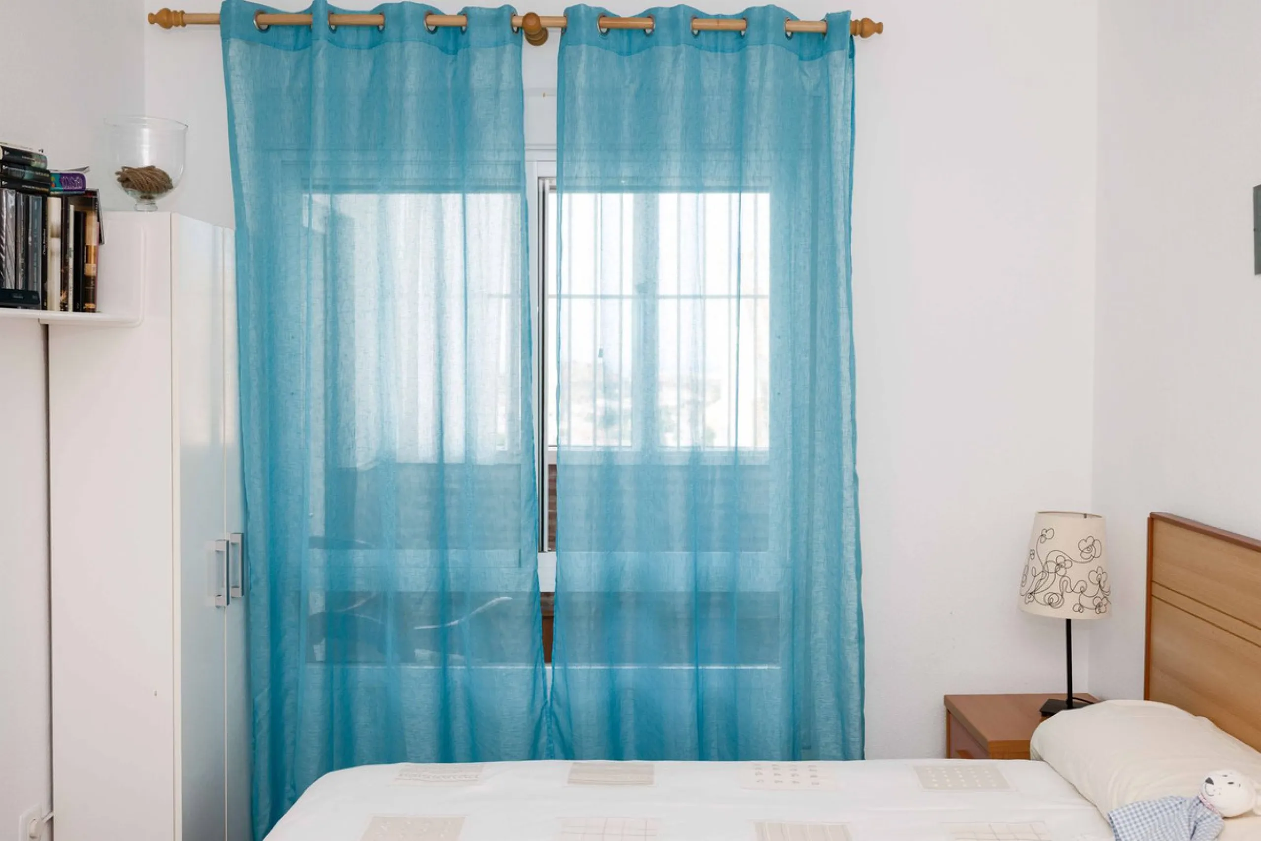 Excellent investment opportunity in Benalmádena Costa, one of the most sought-after areas on the Costa del Sol. This Townhouse built in 1999, has a constructed area of 148 m² and offers endless possibilities for those looking to renovate and achieve a hig