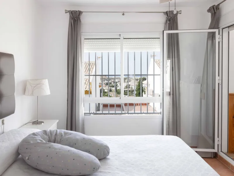 Excellent investment opportunity in Benalmádena Costa, one of the most sought-after areas on the Costa del Sol. This Townhouse built in 1999, has a constructed area of 148 m² and offers endless possibilities for those looking to renovate and achieve a hig