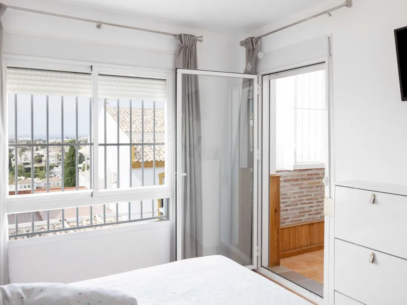 Excellent investment opportunity in Benalmádena Costa, one of the most sought-after areas on the Costa del Sol. This Townhouse built in 1999, has a constructed area of 148 m² and offers endless possibilities for those looking to renovate and achieve a hig