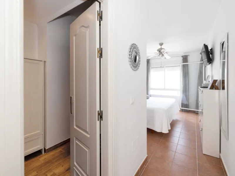 Excellent investment opportunity in Benalmádena Costa, one of the most sought-after areas on the Costa del Sol. This Townhouse built in 1999, has a constructed area of 148 m² and offers endless possibilities for those looking to renovate and achieve a hig