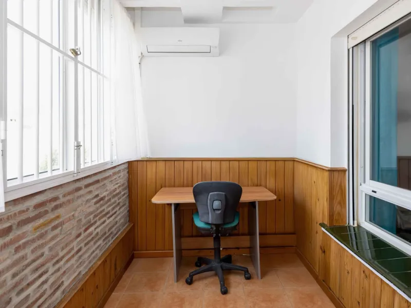 Excellent investment opportunity in Benalmádena Costa, one of the most sought-after areas on the Costa del Sol. This Townhouse built in 1999, has a constructed area of 148 m² and offers endless possibilities for those looking to renovate and achieve a hig