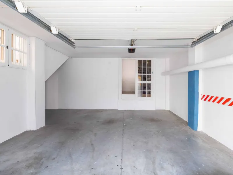 Excellent investment opportunity in Benalmádena Costa, one of the most sought-after areas on the Costa del Sol. This Townhouse built in 1999, has a constructed area of 148 m² and offers endless possibilities for those looking to renovate and achieve a hig