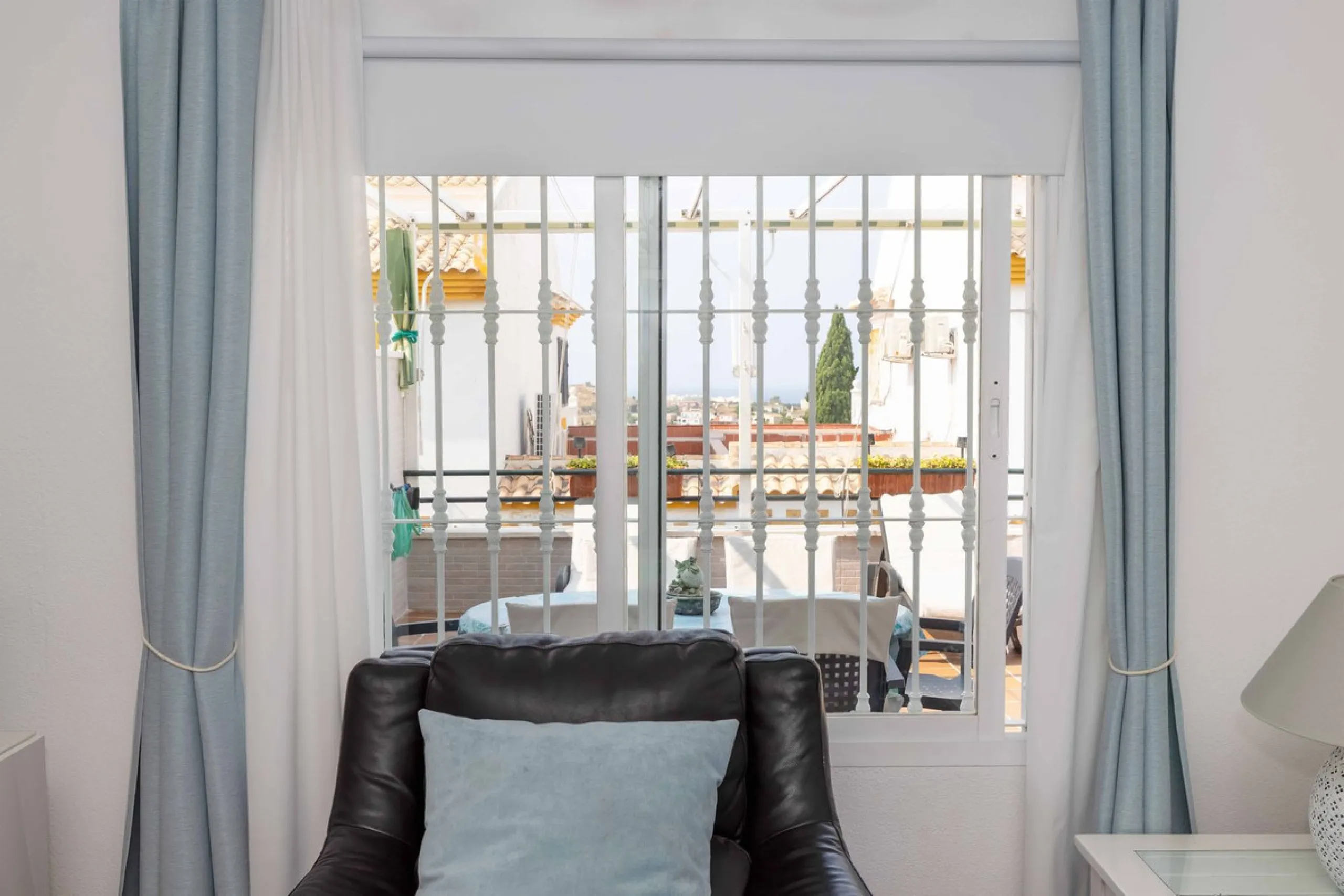 Excellent investment opportunity in Benalmádena Costa, one of the most sought-after areas on the Costa del Sol. This Townhouse built in 1999, has a constructed area of 148 m² and offers endless possibilities for those looking to renovate and achieve a hig