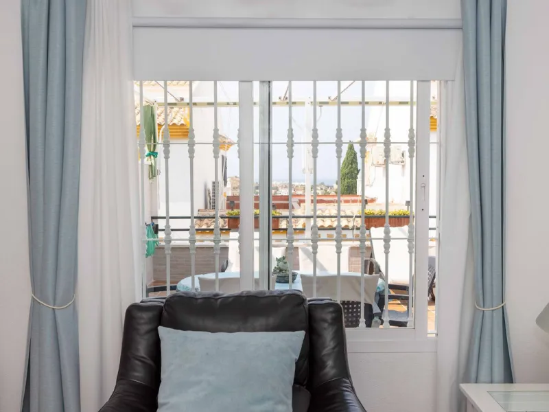 Excellent investment opportunity in Benalmádena Costa, one of the most sought-after areas on the Costa del Sol. This Townhouse built in 1999, has a constructed area of 148 m² and offers endless possibilities for those looking to renovate and achieve a hig