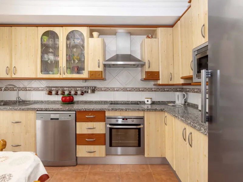 Excellent investment opportunity in Benalmádena Costa, one of the most sought-after areas on the Costa del Sol. This Townhouse built in 1999, has a constructed area of 148 m² and offers endless possibilities for those looking to renovate and achieve a hig