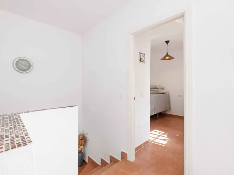 Excellent investment opportunity in Benalmádena Costa, one of the most sought-after areas on the Costa del Sol. This Townhouse built in 1999, has a constructed area of 148 m² and offers endless possibilities for those looking to renovate and achieve a hig