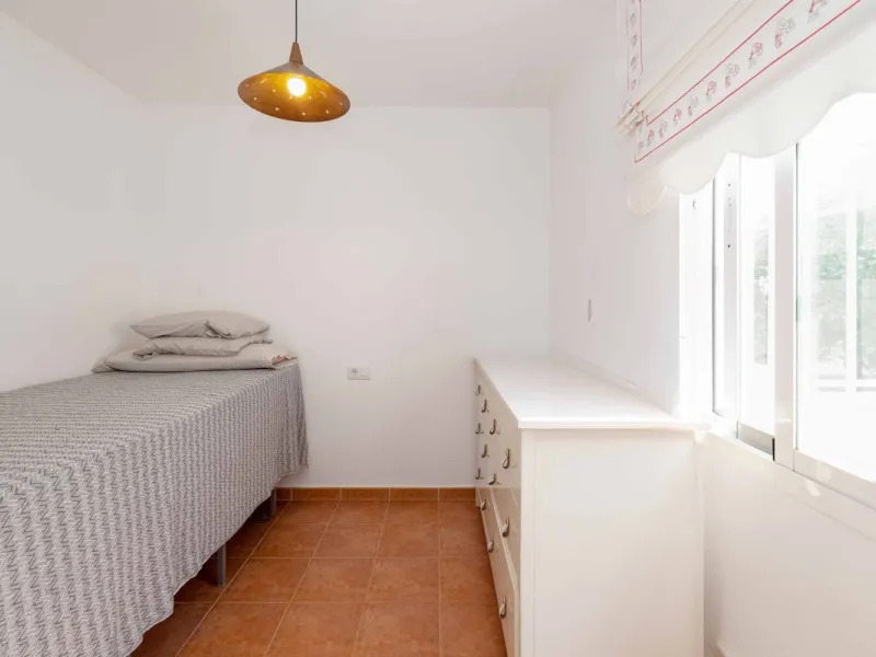 Excellent investment opportunity in Benalmádena Costa, one of the most sought-after areas on the Costa del Sol. This Townhouse built in 1999, has a constructed area of 148 m² and offers endless possibilities for those looking to renovate and achieve a hig