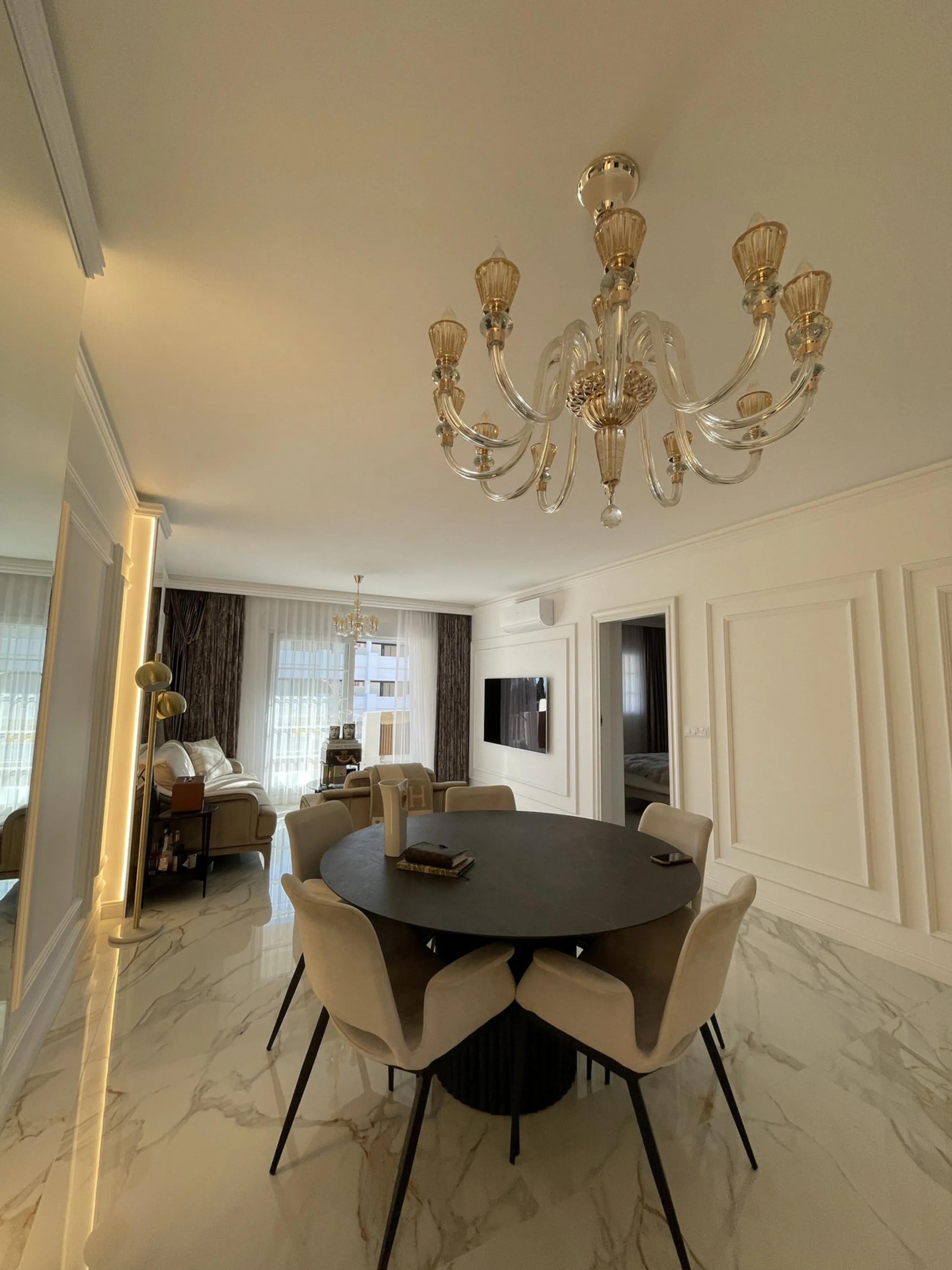 This exceptional luxury apartment is situated in the prestigious Puente Romano enclave on Marbella's renowned Golden Mile, Malaga.